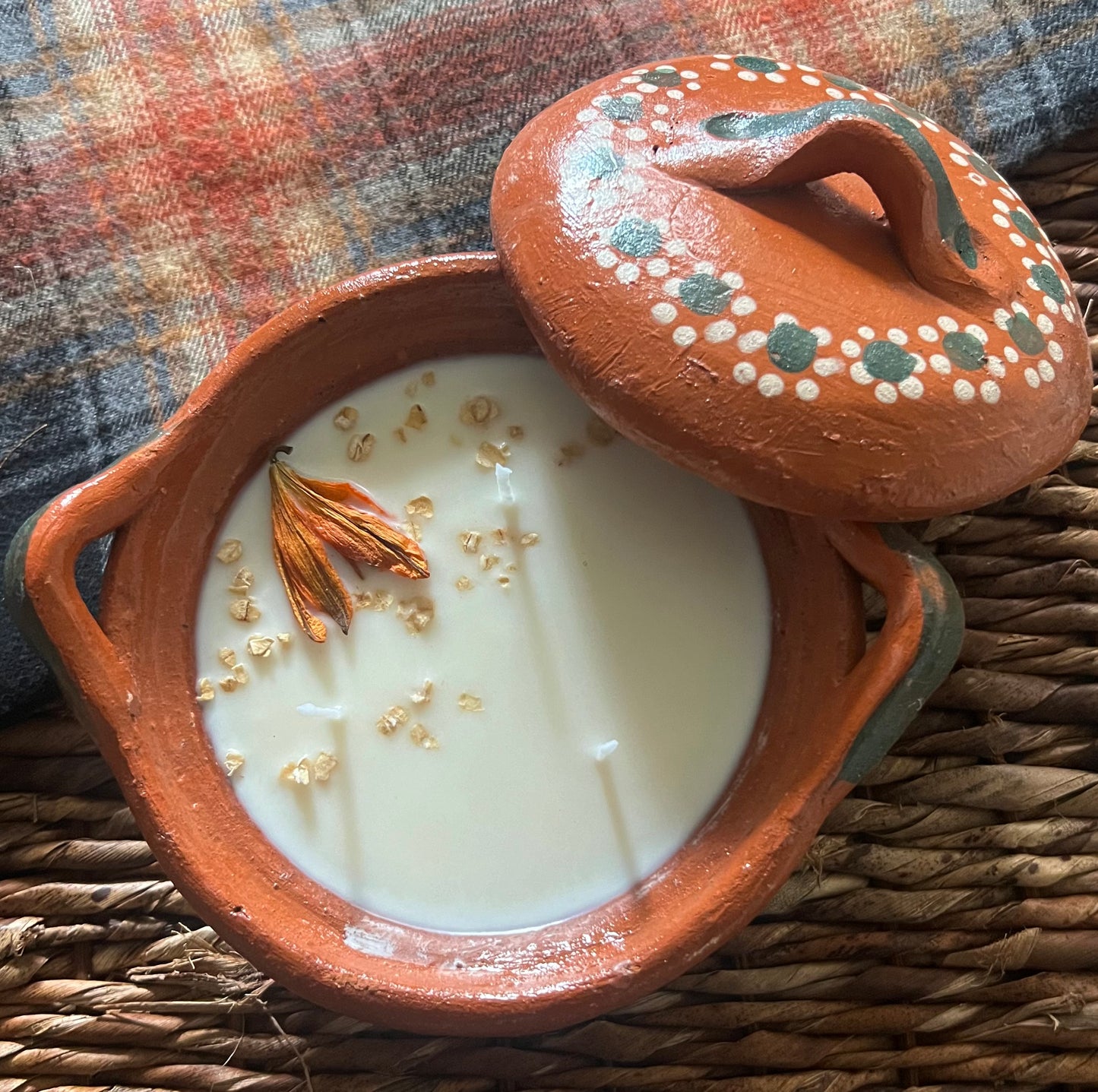 Cazuela Candle with Lid